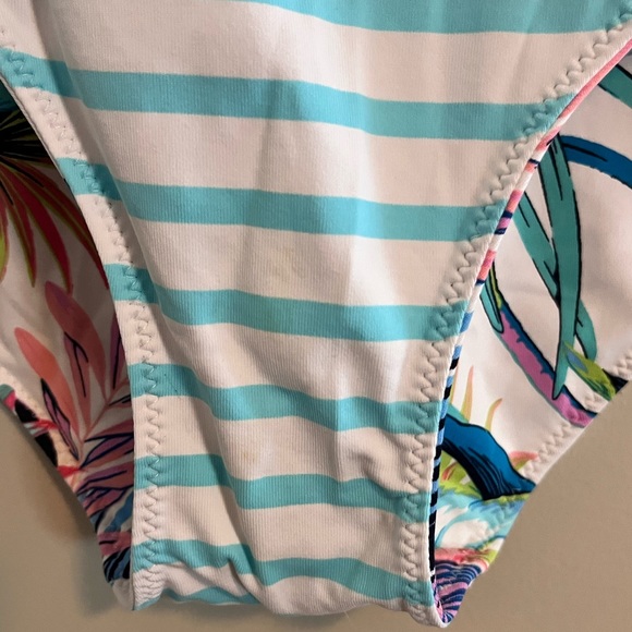 TOMMY BAHAMA | 10| Reversible | Padded - Picture 3 of 16